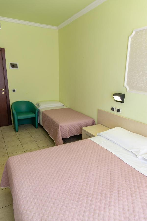 Hotel Liana Rimini Exteriör bild
