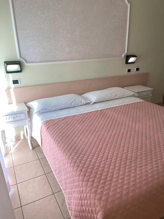 Hotel Liana Rimini Exteriör bild