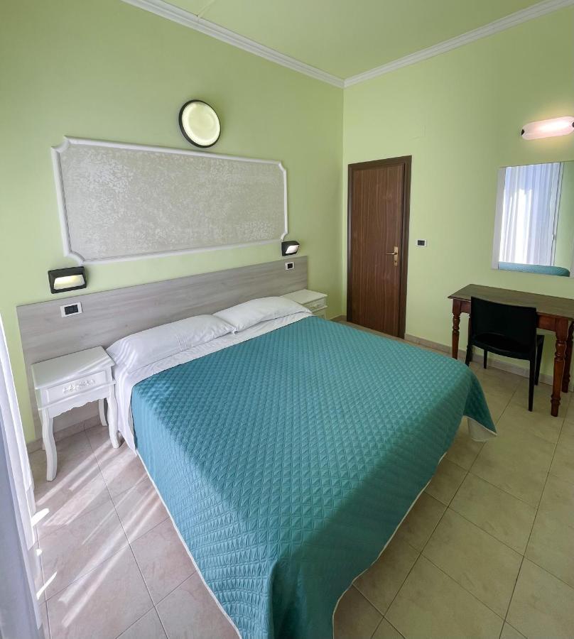 Hotel Liana Rimini Exteriör bild