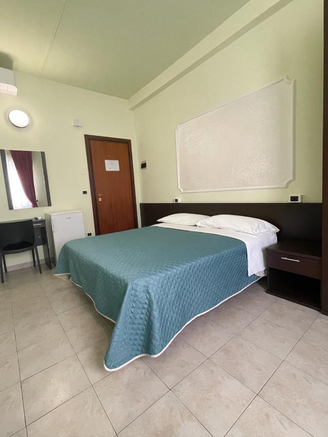 Hotel Liana Rimini Exteriör bild