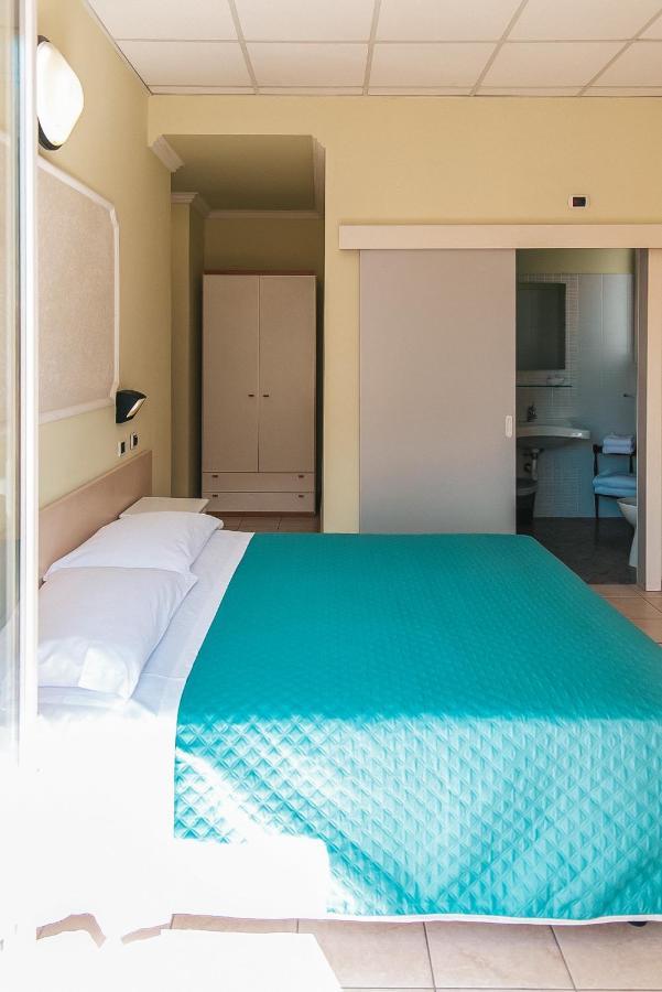 Hotel Liana Rimini Exteriör bild